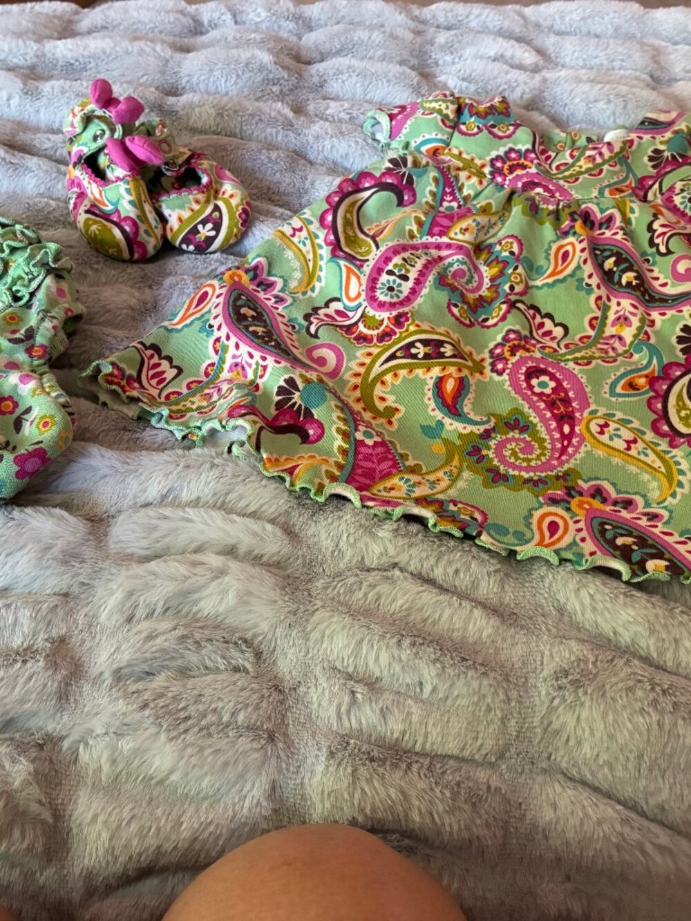 Vera Bradley Dress with Bloomers and Booties 4 Pieces  3-6 Months  Green